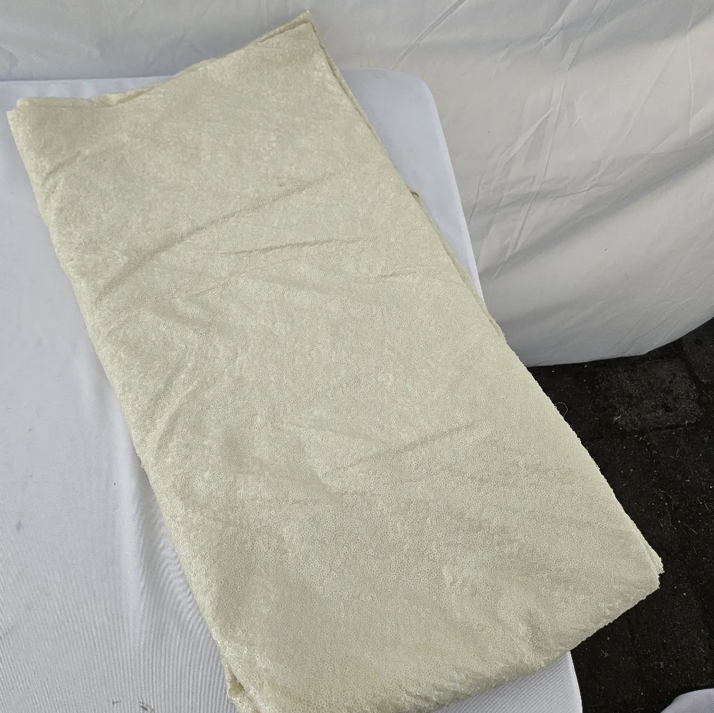 Elegant Cream Sequin Wedding Linen 120